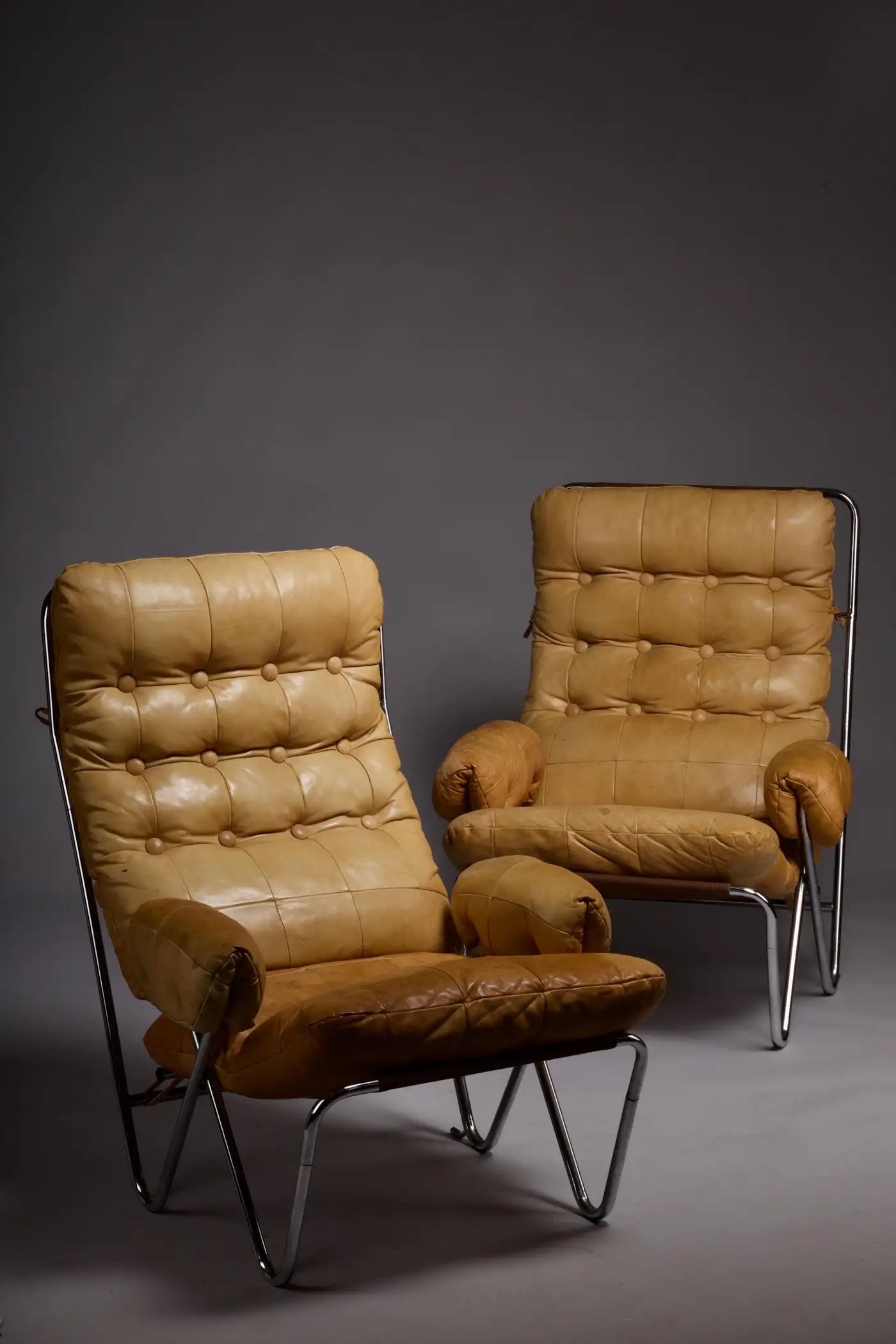 Set_of_2_Leather_Lounge_Chairs_Tubular_Frame_from_1960s_Norway