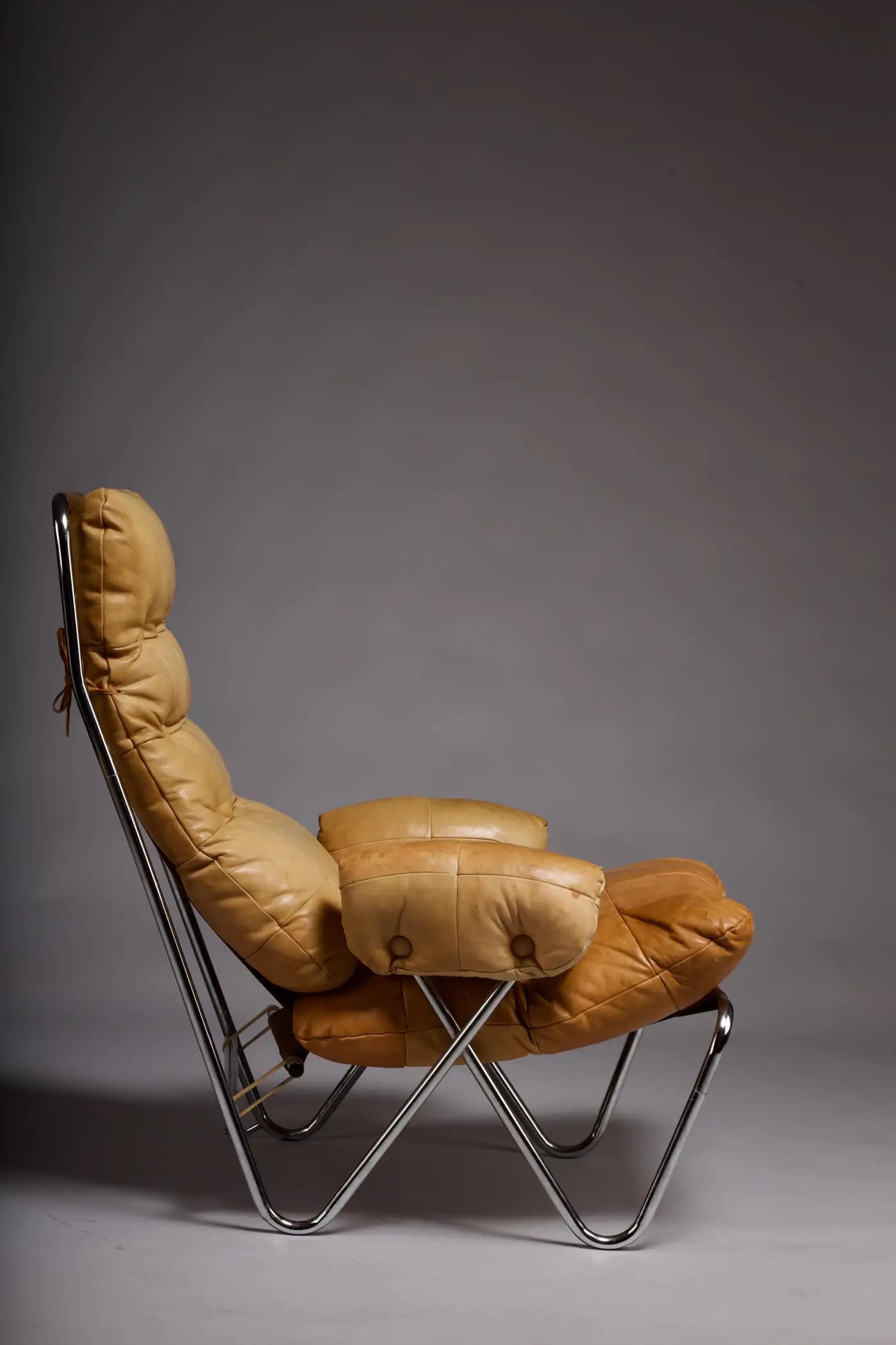 Set_of_2_Leather_Lounge_Chairs_Tubular_Frame_from_1960s_Norway