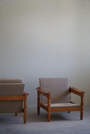 Set_of_2_Lounge_Chairs_in_Oak_&_Linen,_Henning_Kjærnulf,_Danish_Modern,_1960s