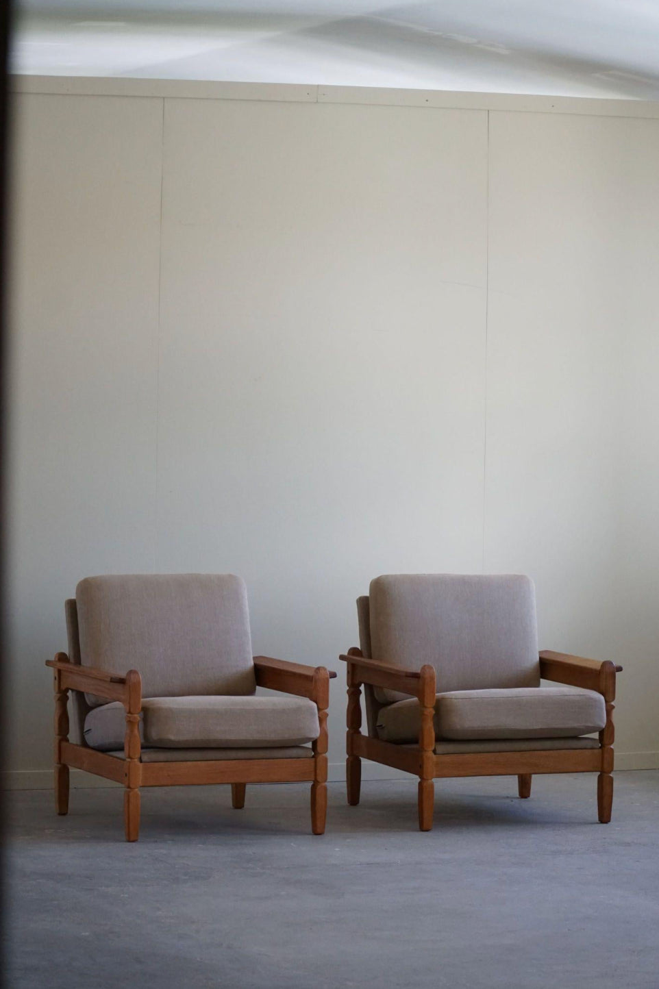 Set_of_2_Lounge_Chairs_in_Oak_&_Linen,_Henning_Kjærnulf,_Danish_Modern,_1960s