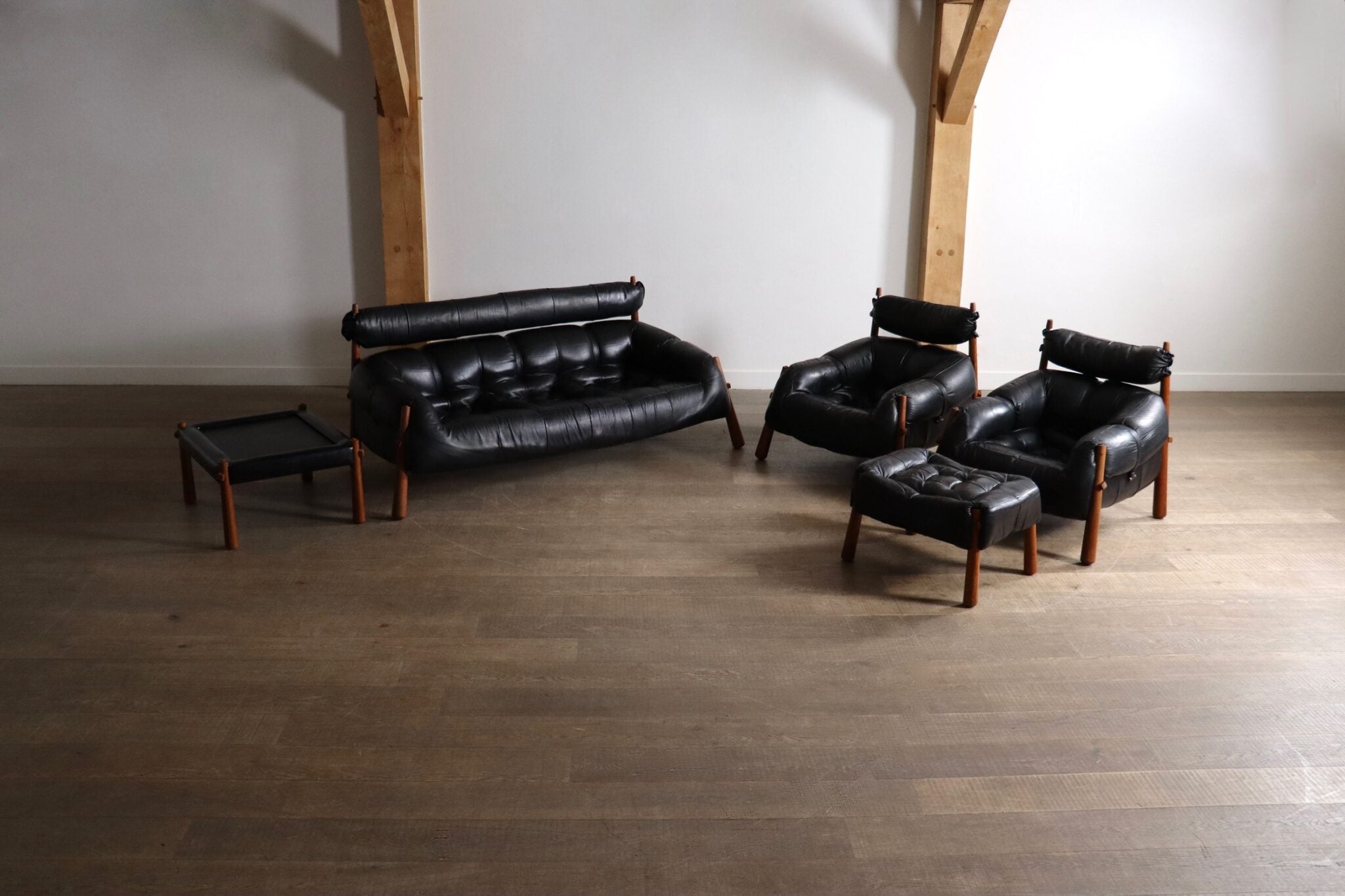 Set_of_2_Lounge_Chairs_MP-81_with_Ottoman_by_Percival_Lafer_1970s_Brazil