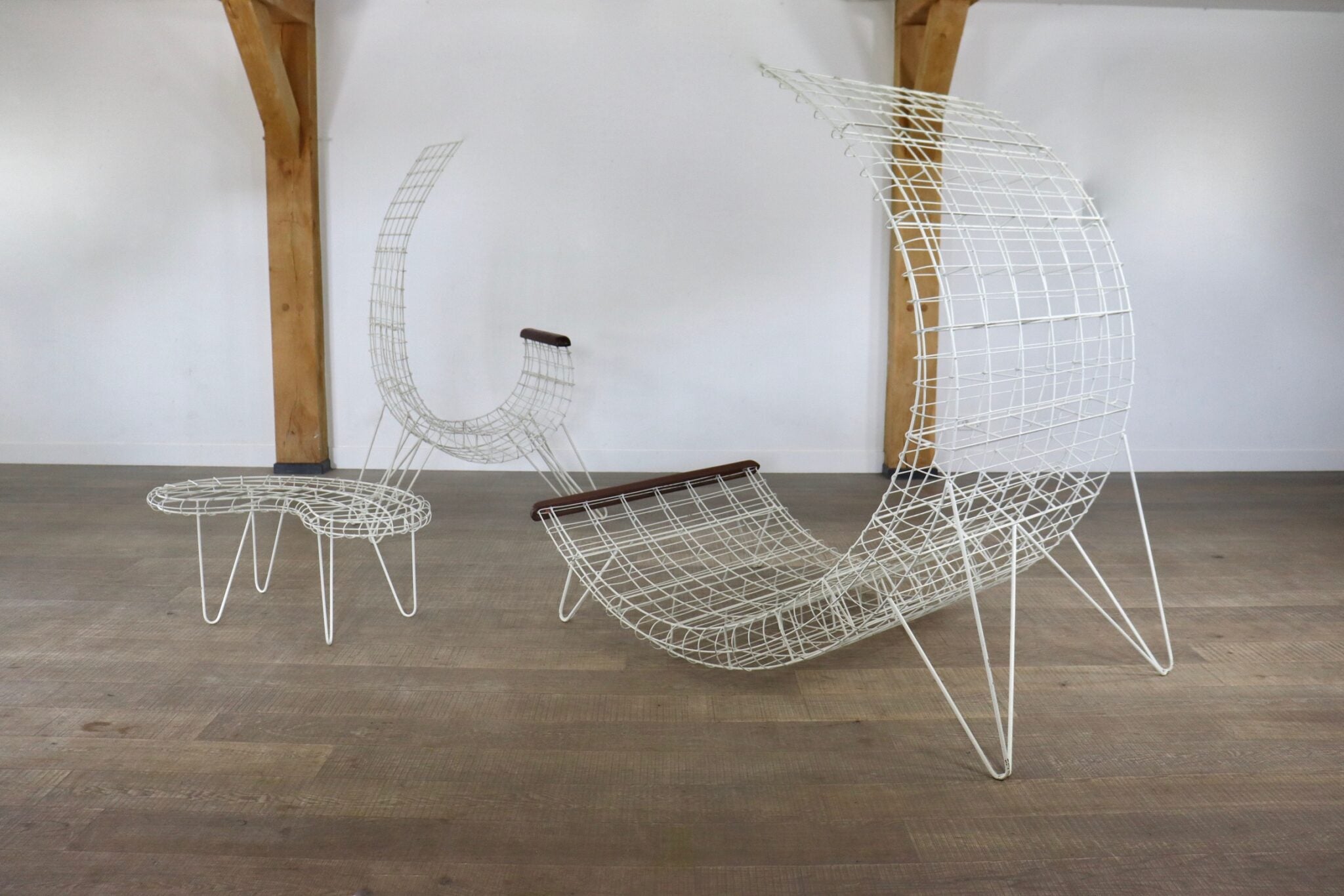 Set_of_2_Mid_Century_Sculptural_garden_chairs_and_table,_Italy_1970s