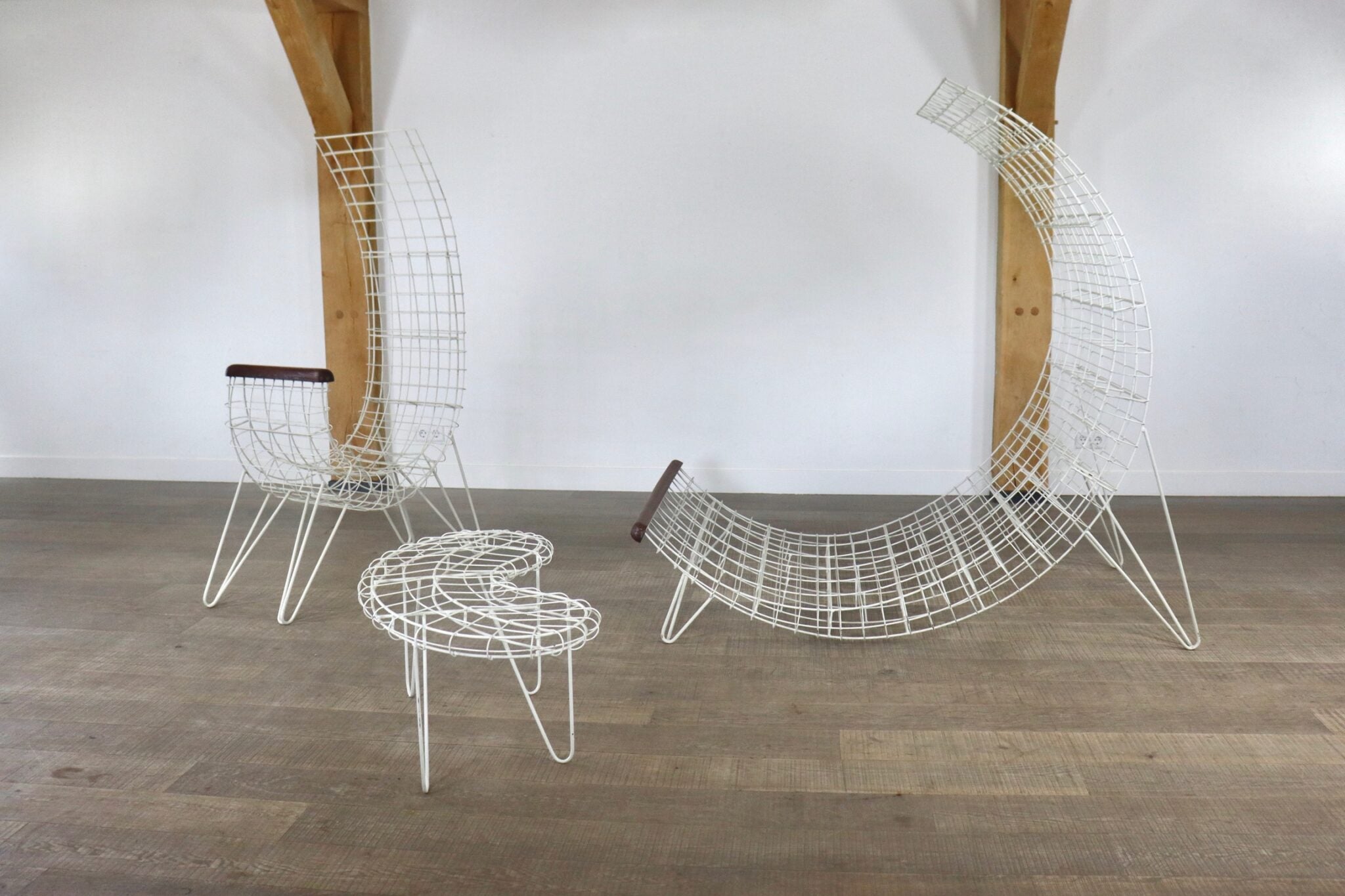 Set_of_2_Mid_Century_Sculptural_garden_chairs_and_table,_Italy_1970s