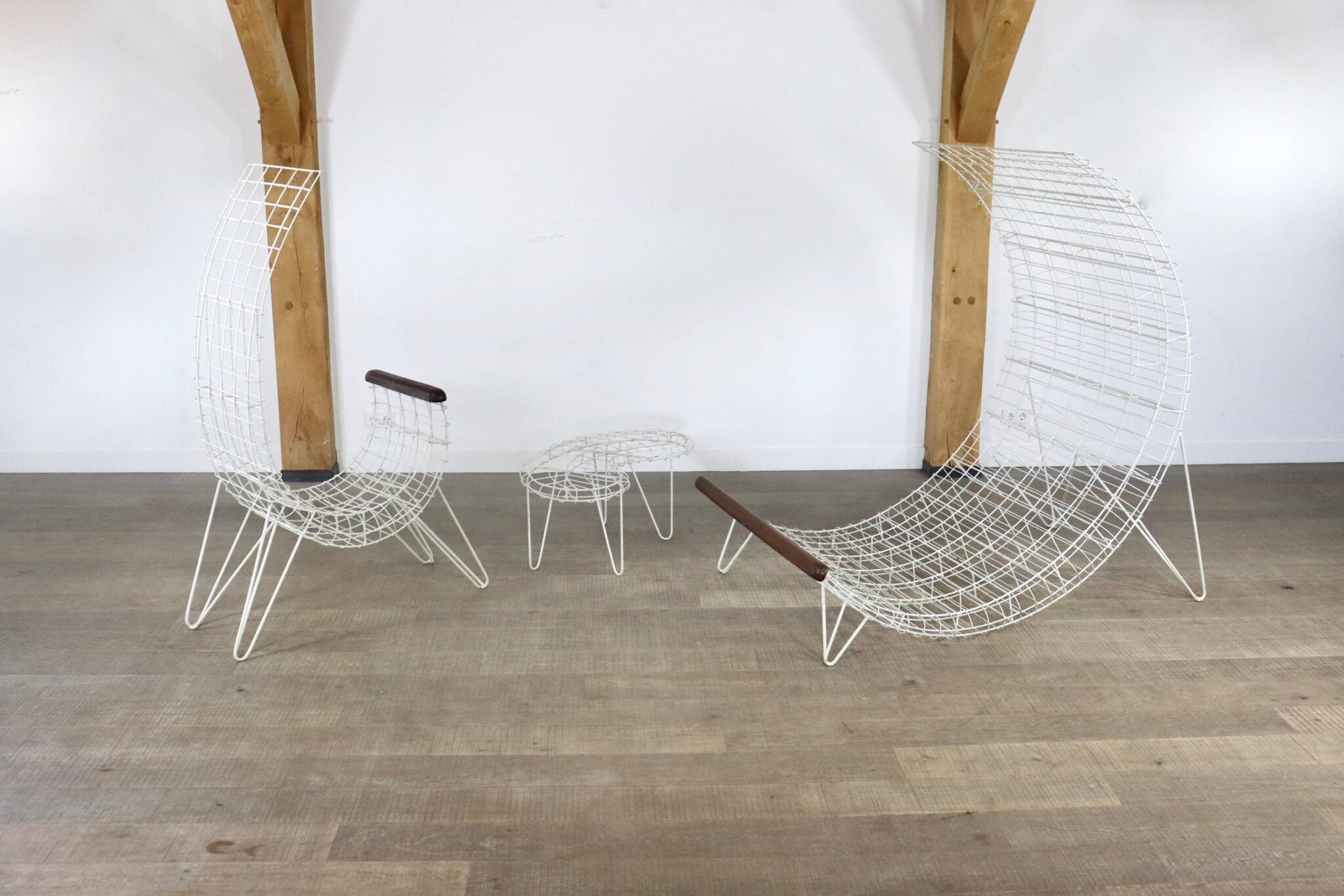 Set_of_2_Mid_Century_Sculptural_garden_chairs_and_table,_Italy_1970s