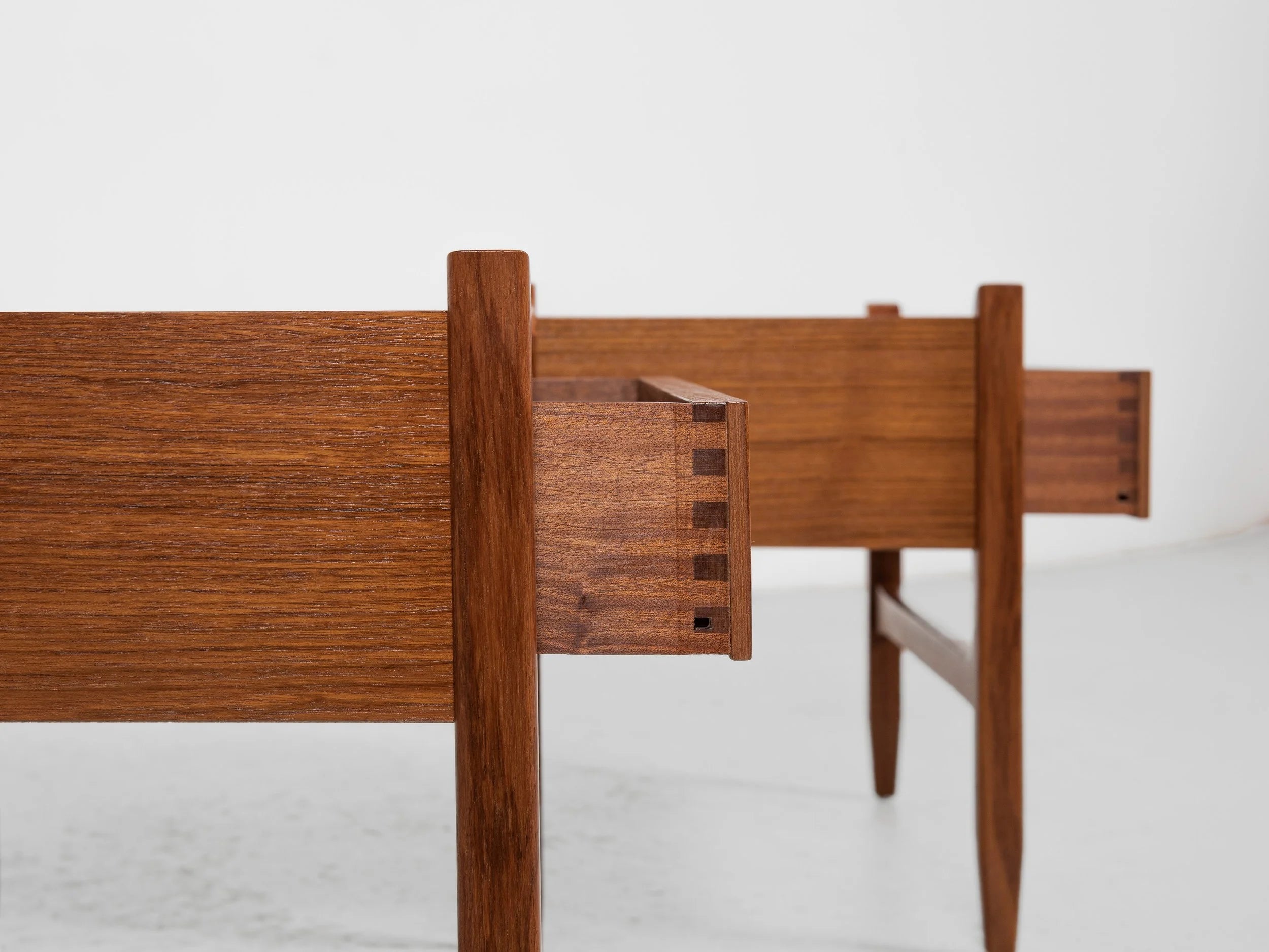 Set_of_2_Midcentury_night_stands_in_teak_1960s