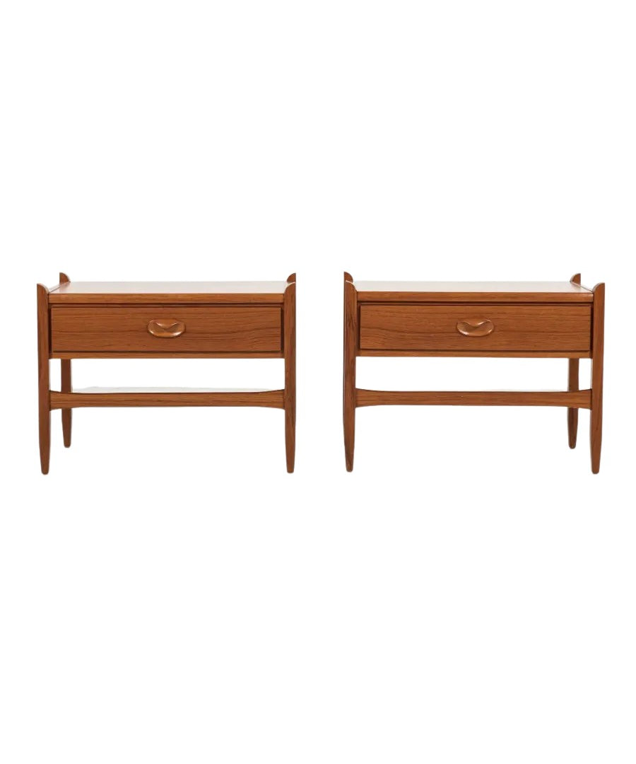 Set_of_2_Midcentury_night_stands_in_teak_1960s