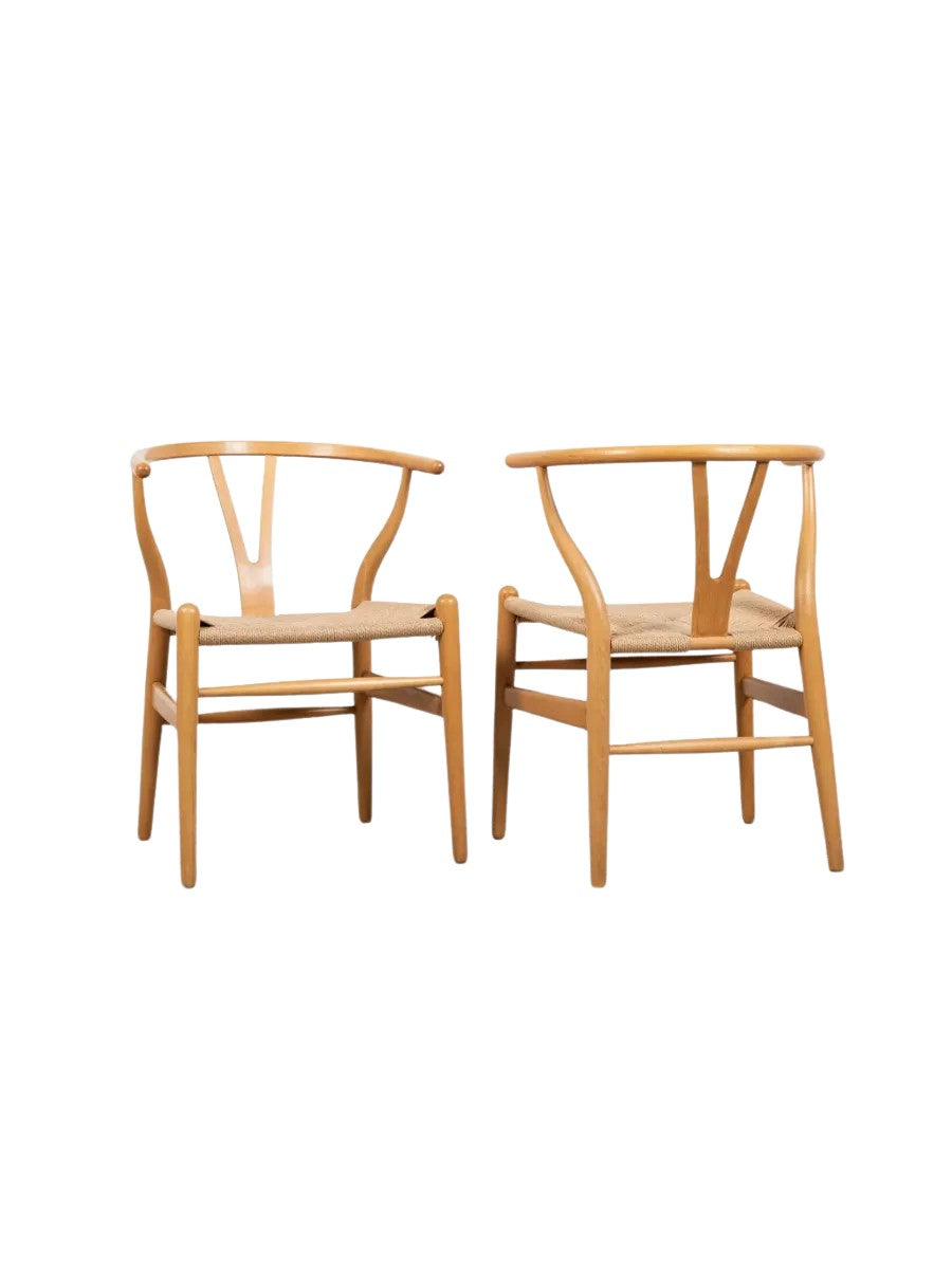 Set_of_2_Midcentury_original_Wishbone_Chairs_by_Hans_Wegner_for_Carl_Hansen_&_Søn