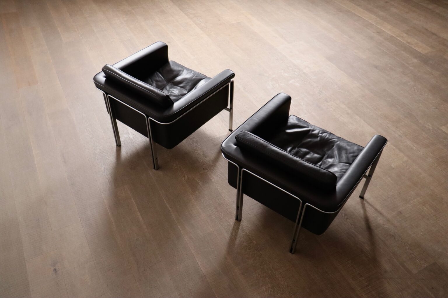 Set_of_2_Model_6912_Lounge_Chairs_by_Horst_Brüning_for_Kill_International,_Black_Leather,_Germany,_1967