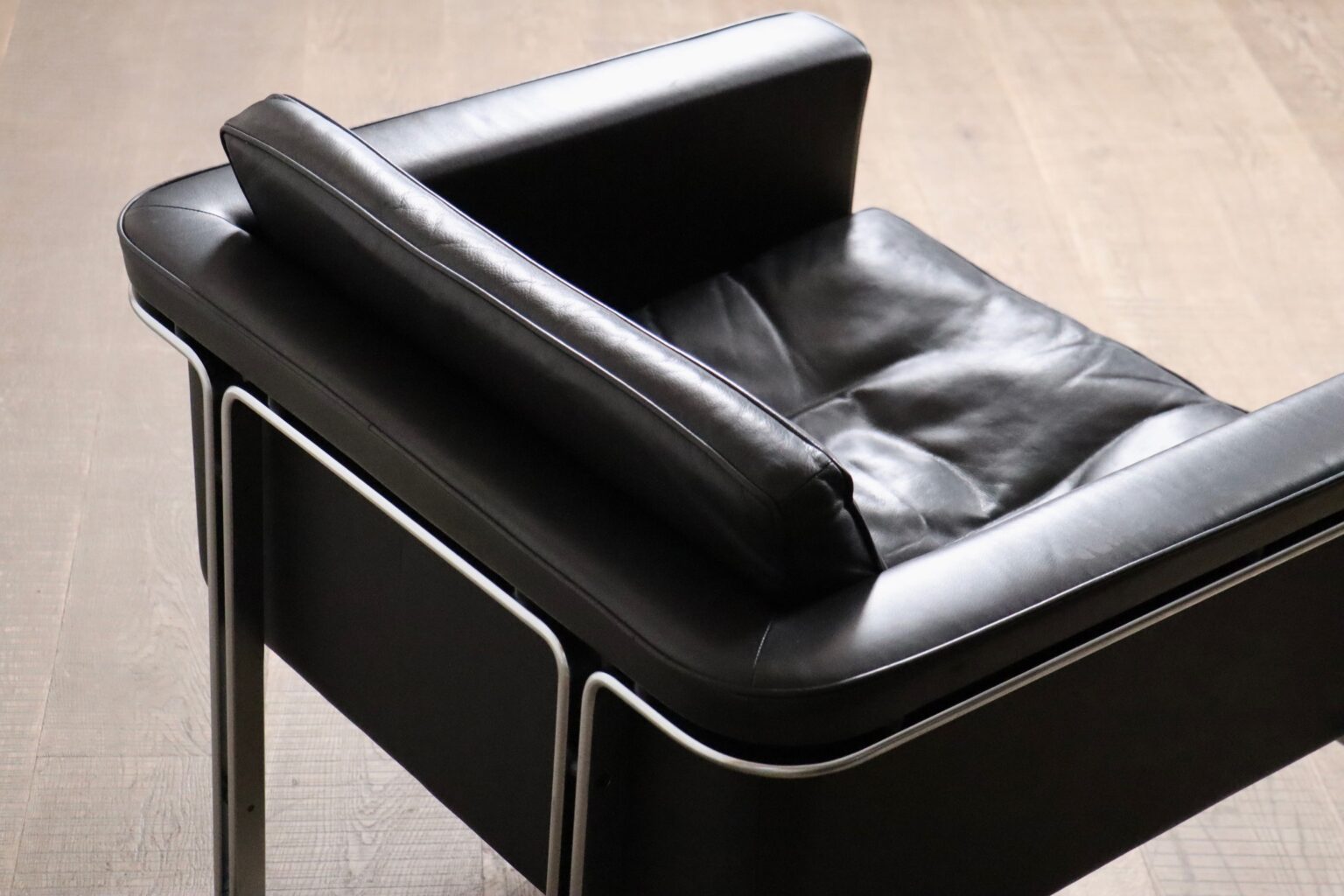 Set_of_2_Model_6912_Lounge_Chairs_by_Horst_Brüning_for_Kill_International,_Black_Leather,_Germany,_1967