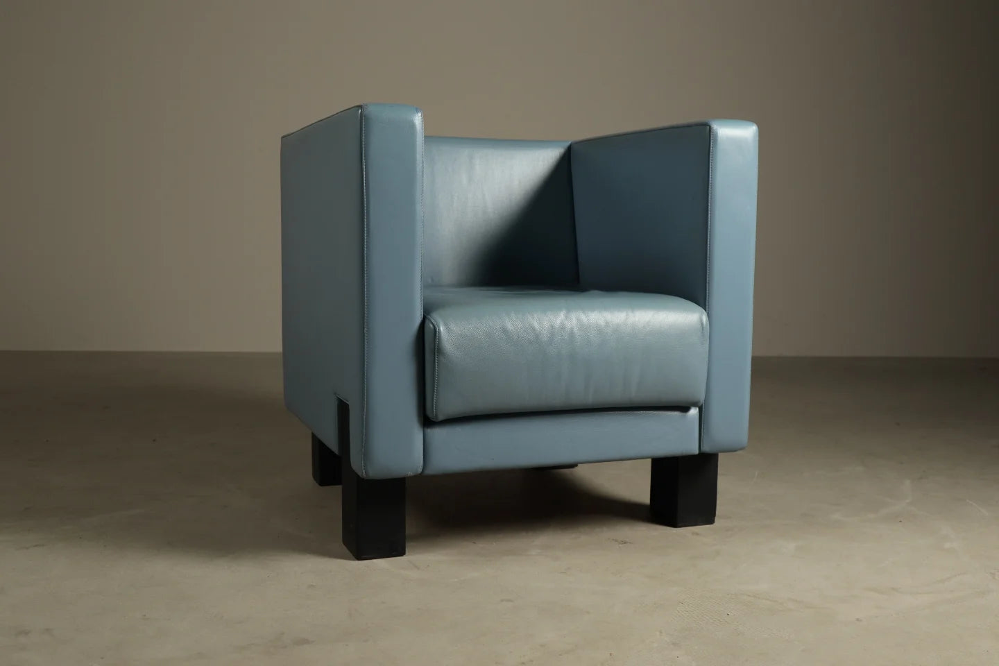 Set_of_2_Moji_Armchairs_by_Shigeru_Uchida_for_Poltrona_Frau