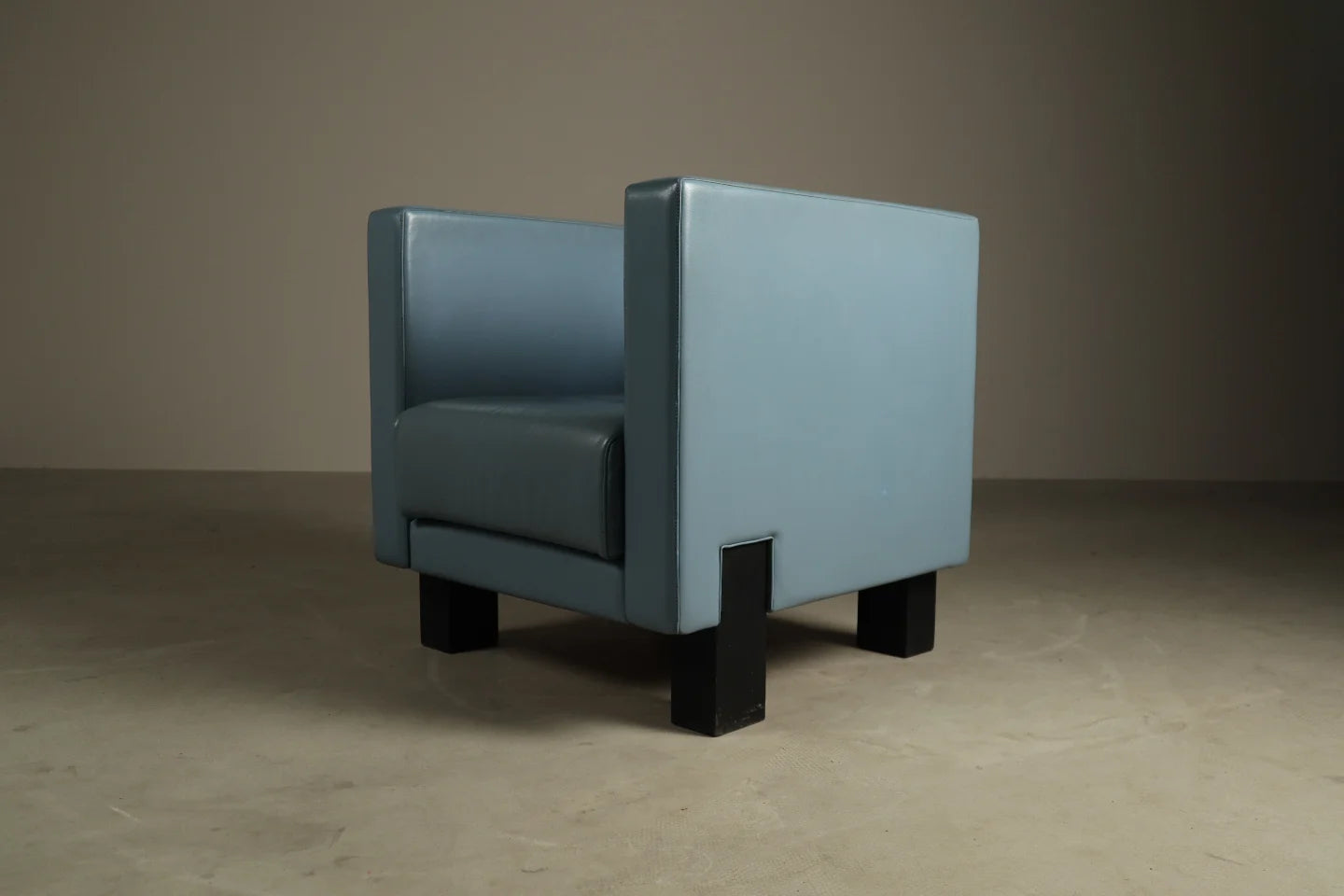 Set_of_2_Moji_Armchairs_by_Shigeru_Uchida_for_Poltrona_Frau