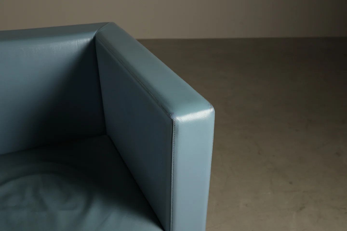 Set_of_2_Moji_Armchairs_by_Shigeru_Uchida_for_Poltrona_Frau