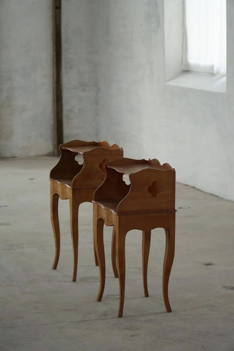 Set_of_2_Nightstands_in_Nutwood_in_Danish_Modern,_1940s