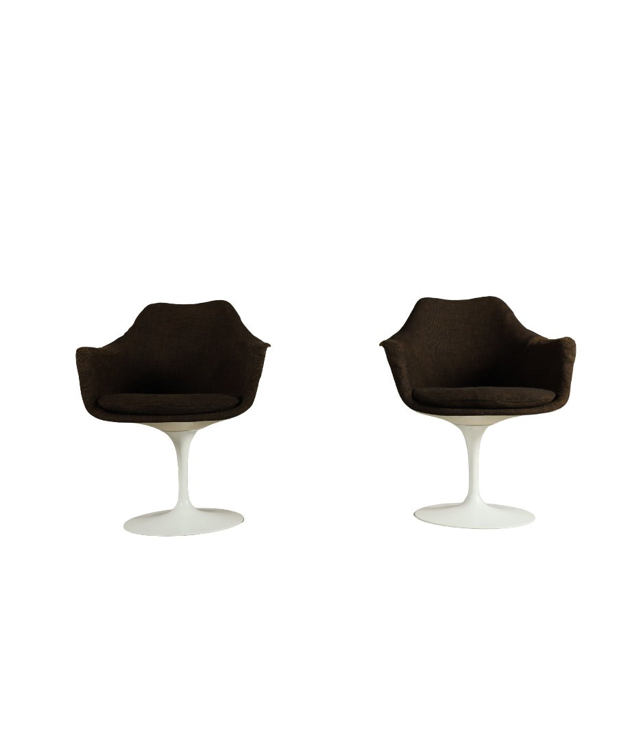 Set_of_2_original_Tulip_armchairs_by_Eero_Saarinen_for_Knoll_International,_1960s
