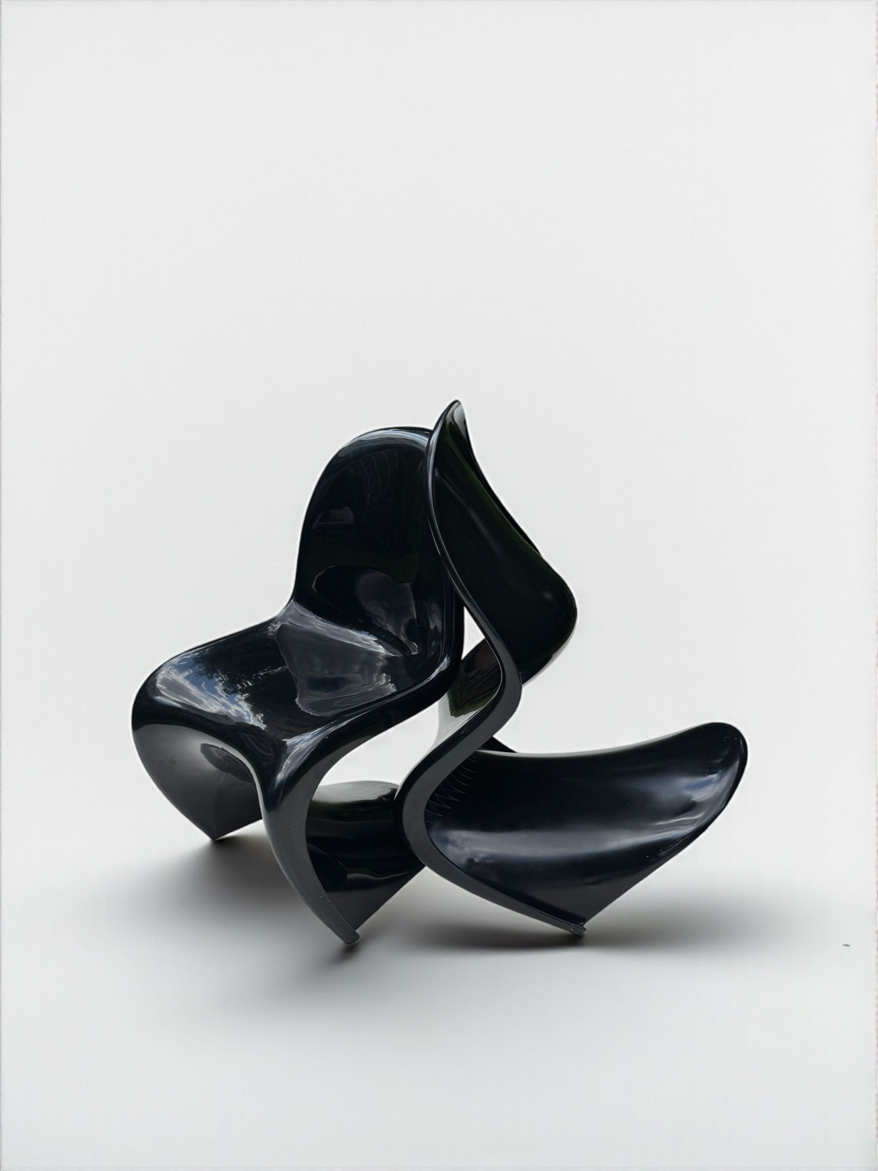 Set_of_2_Panton_Verner_Fibreglass_S_Chairs_in_Black_for_Herman_Miller,_W._Germany_1971