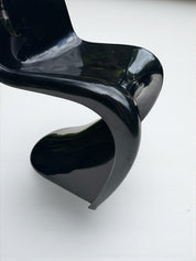 Set_of_2_Panton_Verner_Fibreglass_S_Chairs_in_Black_for_Herman_Miller,_W._Germany_1971