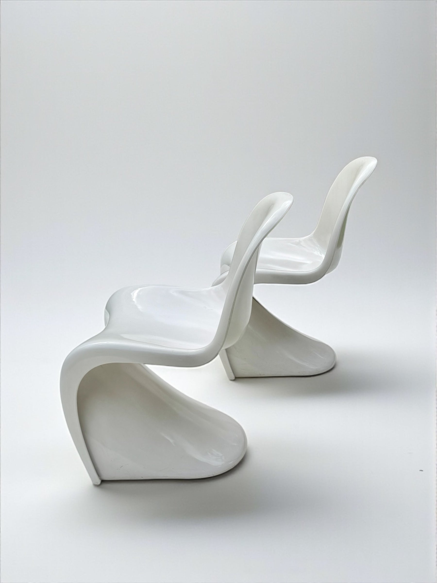 Set_of_2_Panton_Verner_Fibreglass_S_Chairs_in_White_for_Herman_Miller,_W._Germany_1973