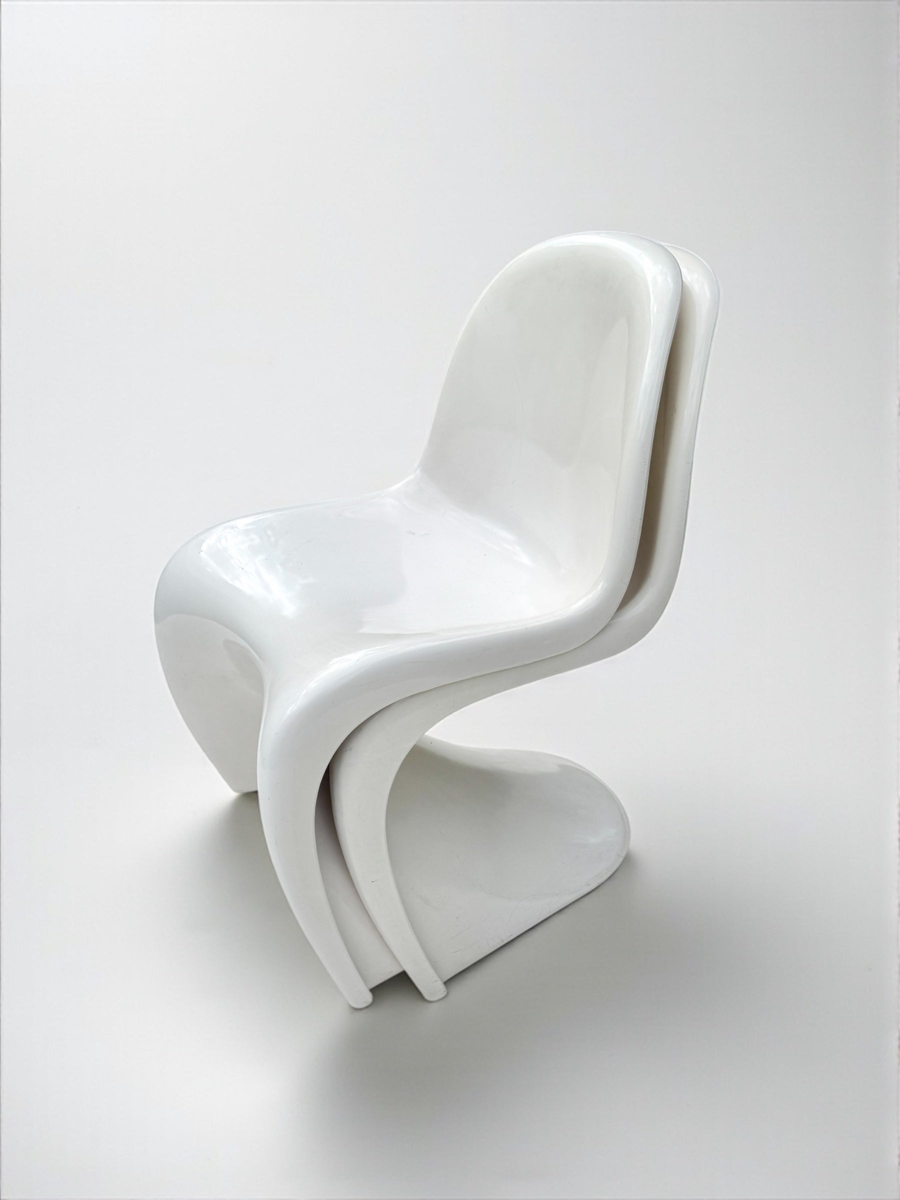 Set_of_2_Panton_Verner_Fibreglass_S_Chairs_in_White_for_Herman_Miller,_W._Germany_1973