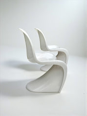 Set_of_2_Panton_Verner_Fibreglass_S_Chairs_in_White_for_Herman_Miller,_W._Germany_1973