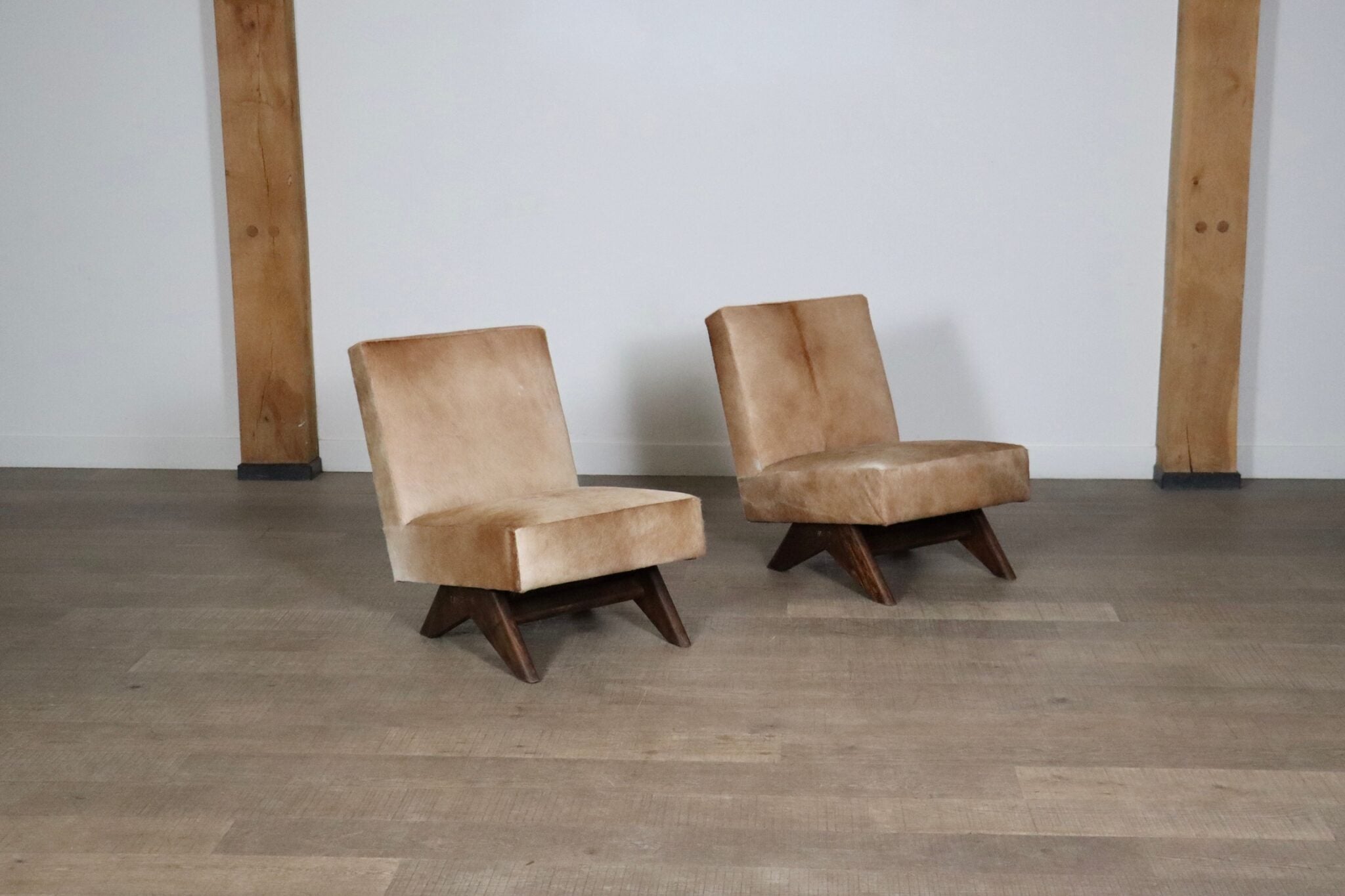 Set_of_2_Pierre_Jeanneret_‘Fireside’_Chairs,_model_No._PJ-SI-36-A
