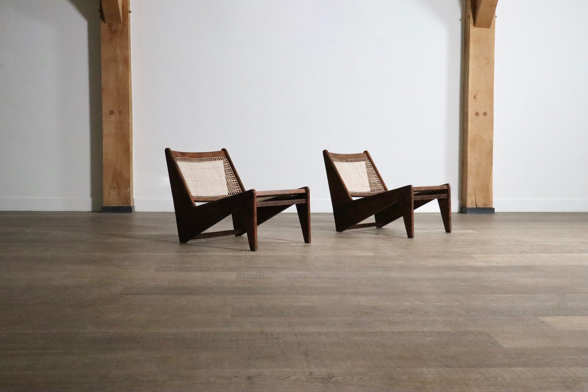 Set_of_2_Pierre_Jeanneret_Kangaroo_Chairs_PJ-SI-59,_India,_1955