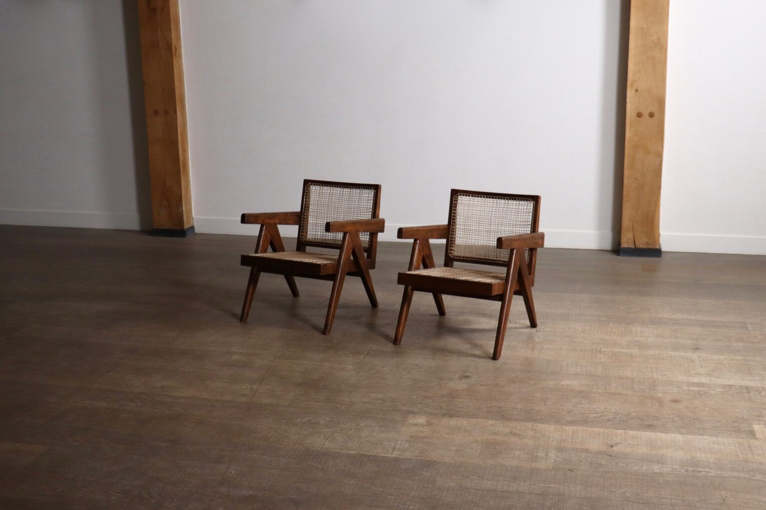 Set_of_2_Pierre_Jeanneret_PJ-SI-29-A_“Fauteuil_en_Teck”_Lounge_Chairs,_Chandigarh,_1955