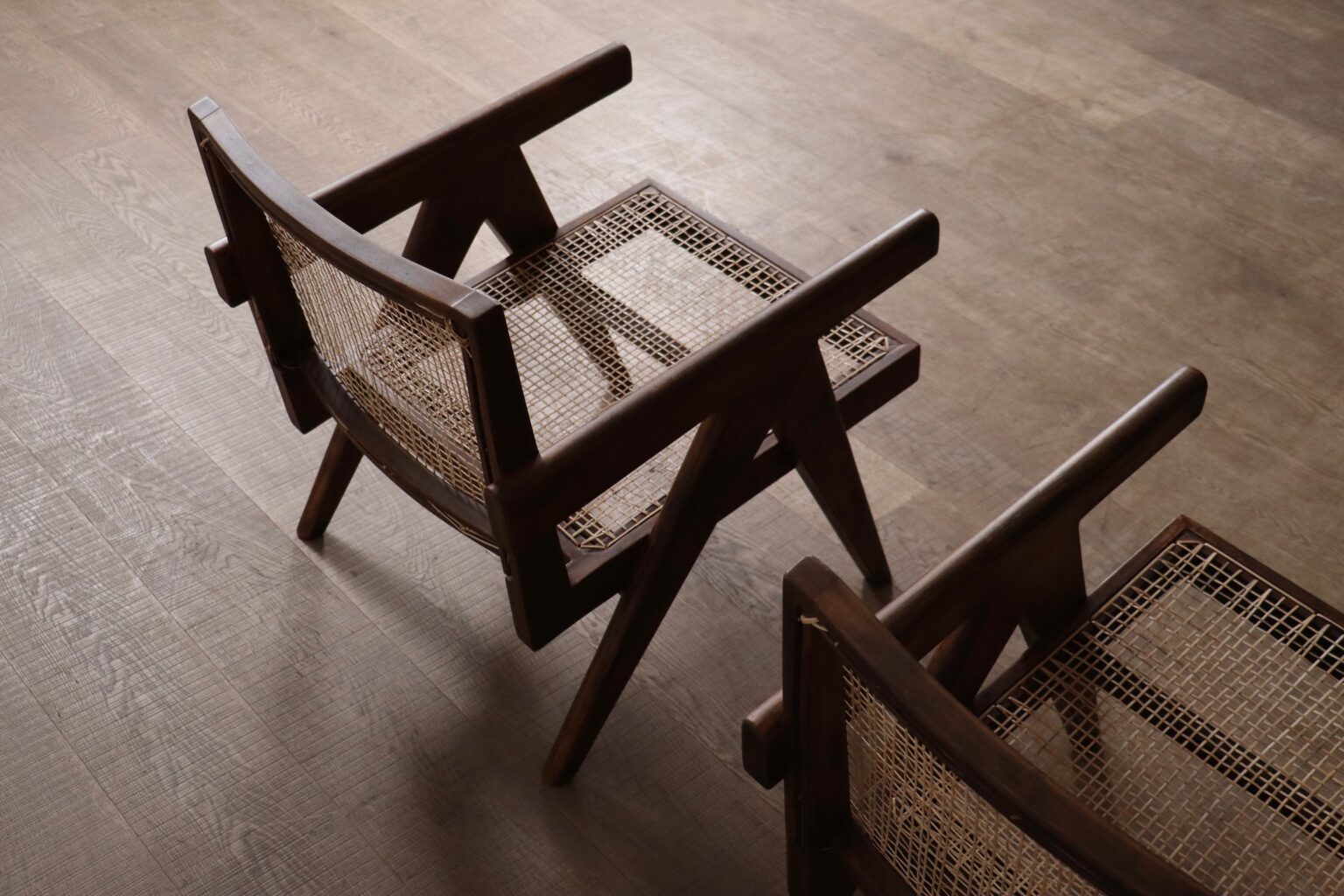 Set_of_2_Pierre_Jeanneret_PJ-SI-29-A_“Fauteuil_en_Teck”_Lounge_Chairs,_Chandigarh,_1955