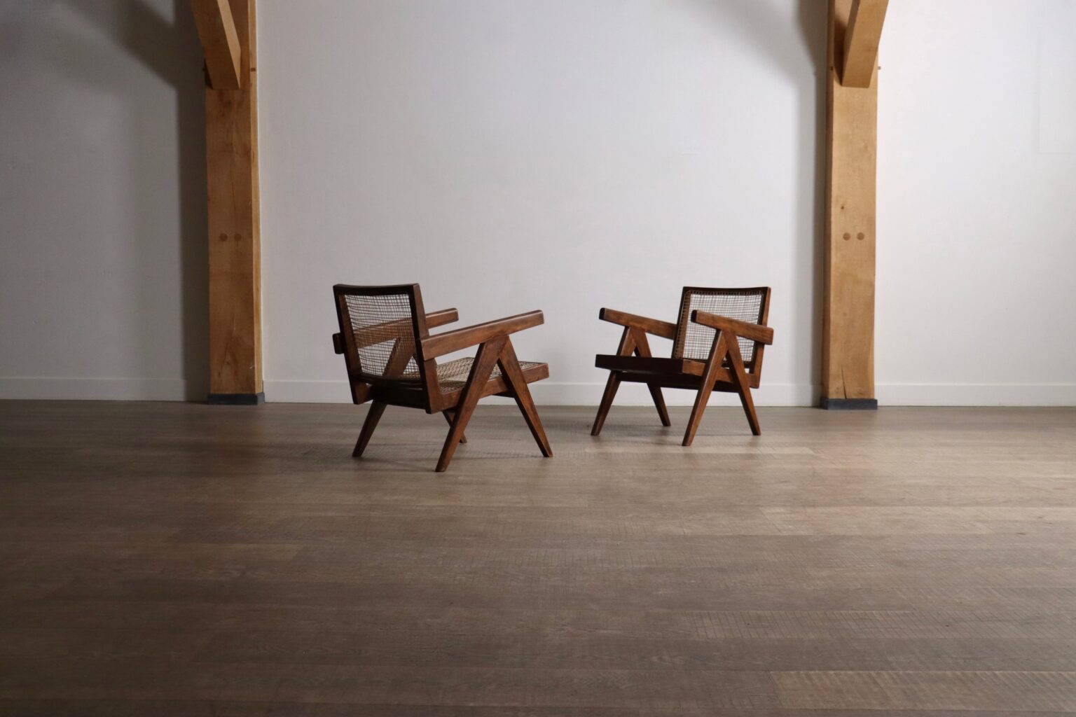 Set_of_2_Pierre_Jeanneret_PJ-SI-29-A_“Fauteuil_en_Teck”_Lounge_Chairs,_Chandigarh,_1955