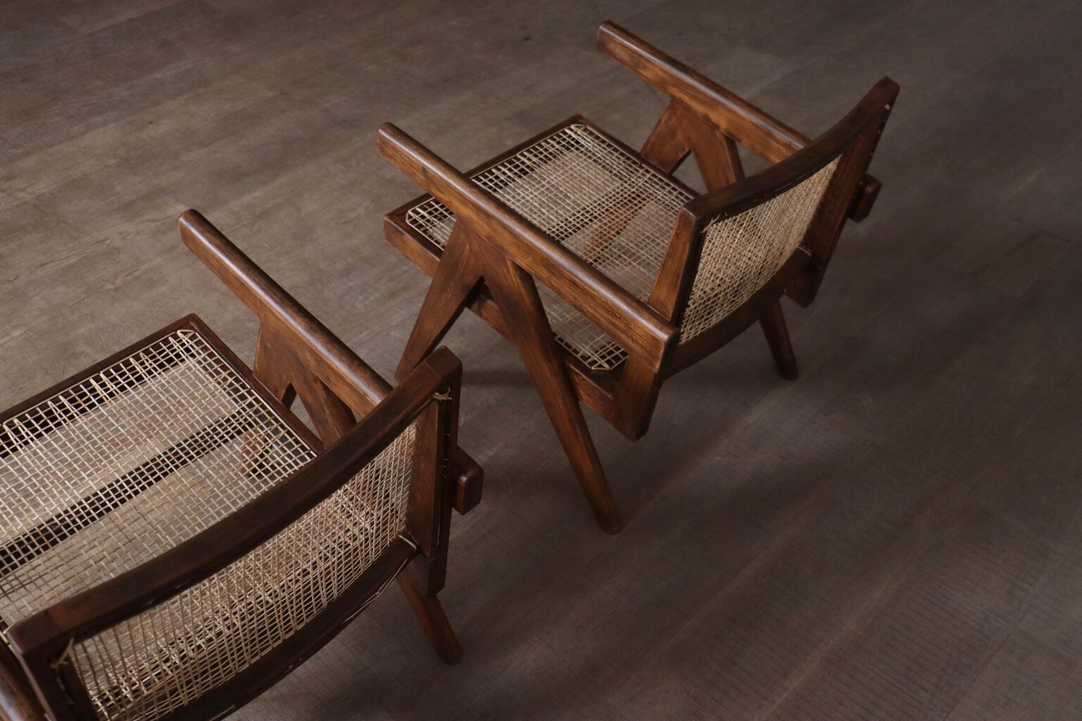 Set_of_2_Pierre_Jeanneret_PJ-SI-29-A_“Fauteuil_en_Teck”_Lounge_Chairs,_Chandigarh,_1955