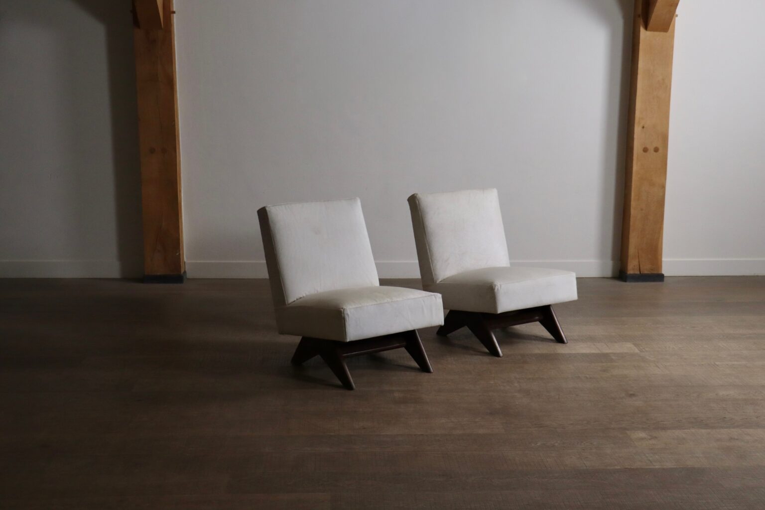 Set_of_2_Pierre_Jeanneret_PJ-SI-36-A_“Fireside”_Chairs,_Chandigarh,_India,_1966