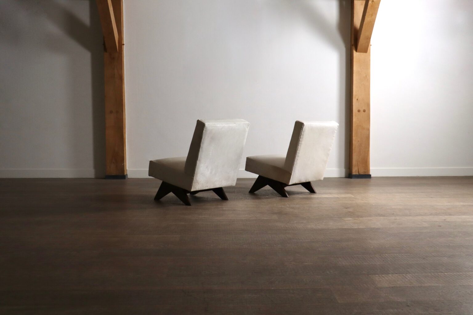 Set_of_2_Pierre_Jeanneret_PJ-SI-36-A_“Fireside”_Chairs,_Chandigarh,_India,_1966