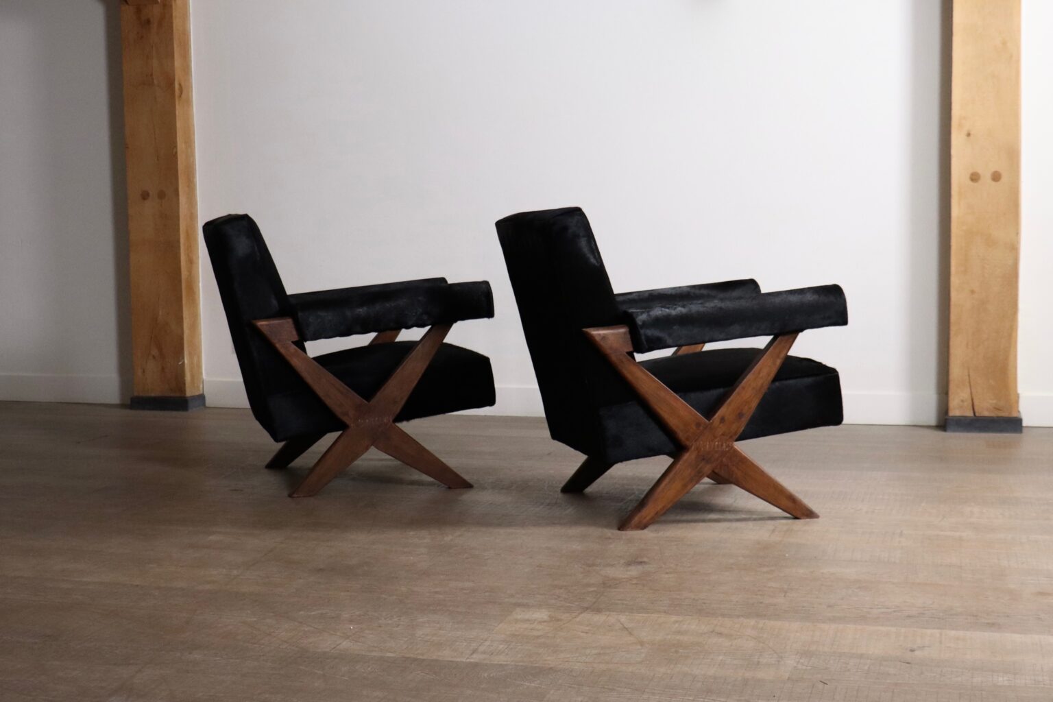 Set_of_2_Pierre_Jeanneret_PJ-SI-48-A_X-Leg_Lounge_Chairs_in_Teak_and_Black_Pony,_Chandigarh,_circa_1960