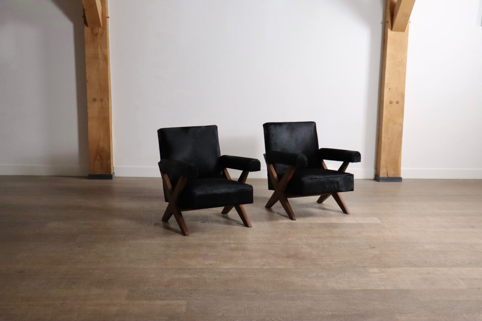 Set_of_2_Pierre_Jeanneret_PJ-SI-48-A_X-Leg_Lounge_Chairs_in_Teak_and_Black_Pony,_Chandigarh,_circa_1960