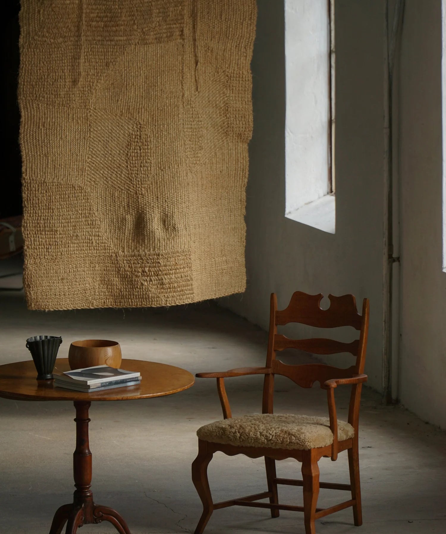 Set_of_2_Razorblade_Armchairs_by_Henning_Kjærnulf_for_E.G._Møbler,_Oak_and_Lambswool,_1960s