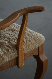 Set_of_2_Razorblade_Armchairs_by_Henning_Kjærnulf_for_E.G._Møbler,_Oak_and_Lambswool,_1960s