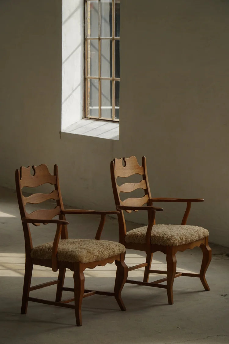 Set_of_2_Razorblade_Armchairs_by_Henning_Kjærnulf_for_E.G._Møbler,_Oak_and_Lambswool,_1960s