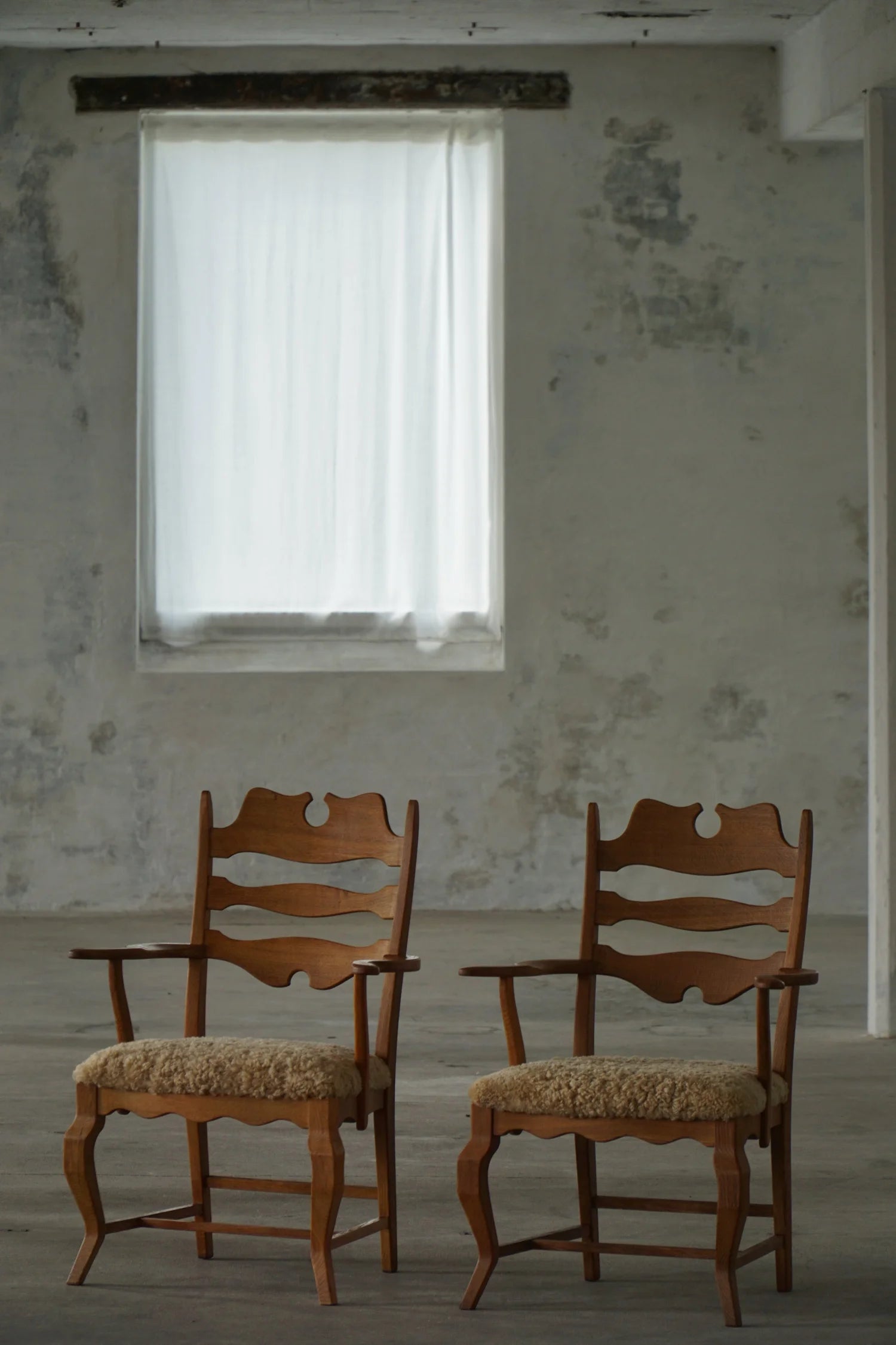 Set_of_2_Razorblade_Armchairs_by_Henning_Kjærnulf_for_E.G._Møbler,_Oak_and_Lambswool,_1960s