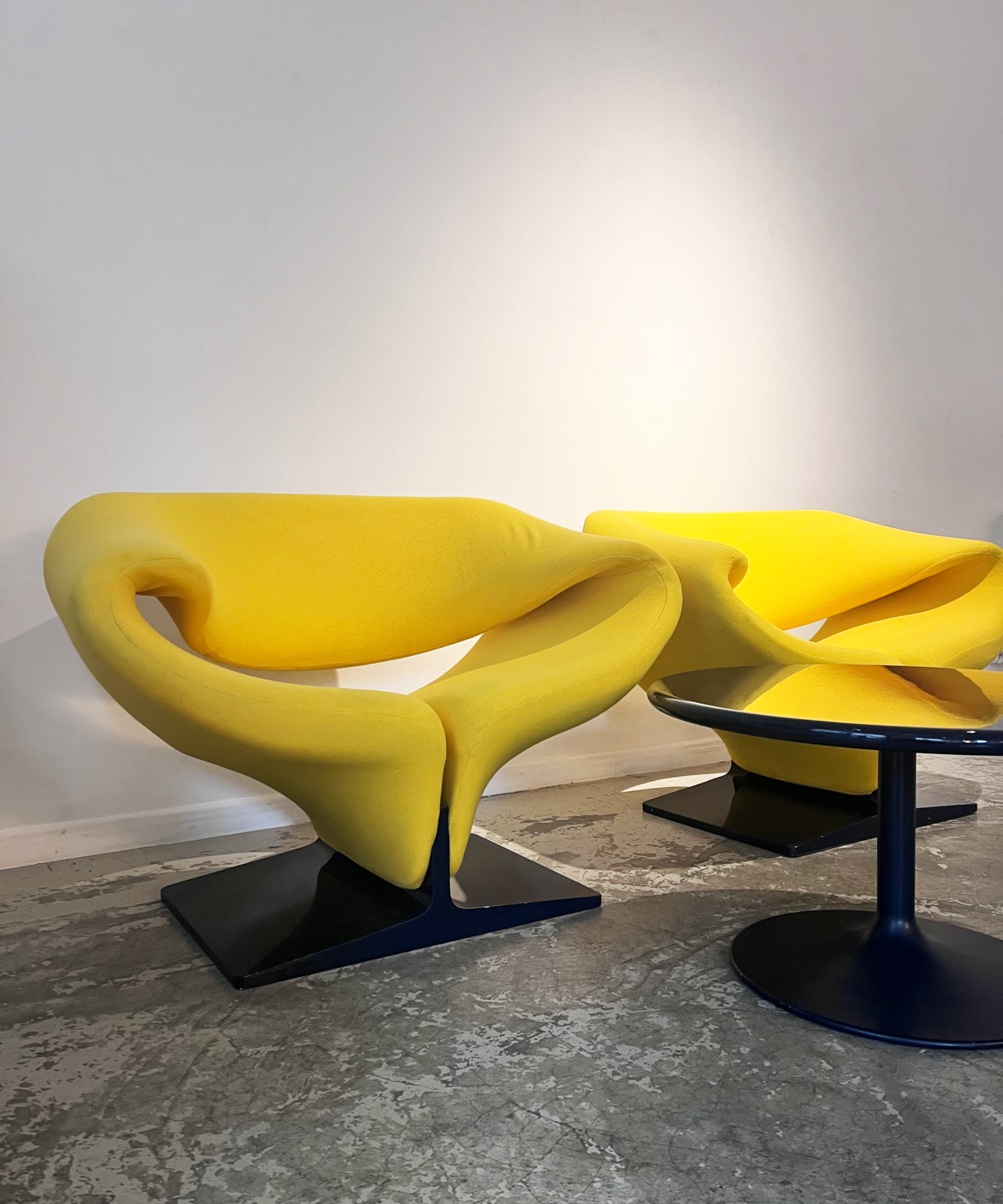 Set_of_2_Ribbon_Armchairs_by_Pierre_Paulin