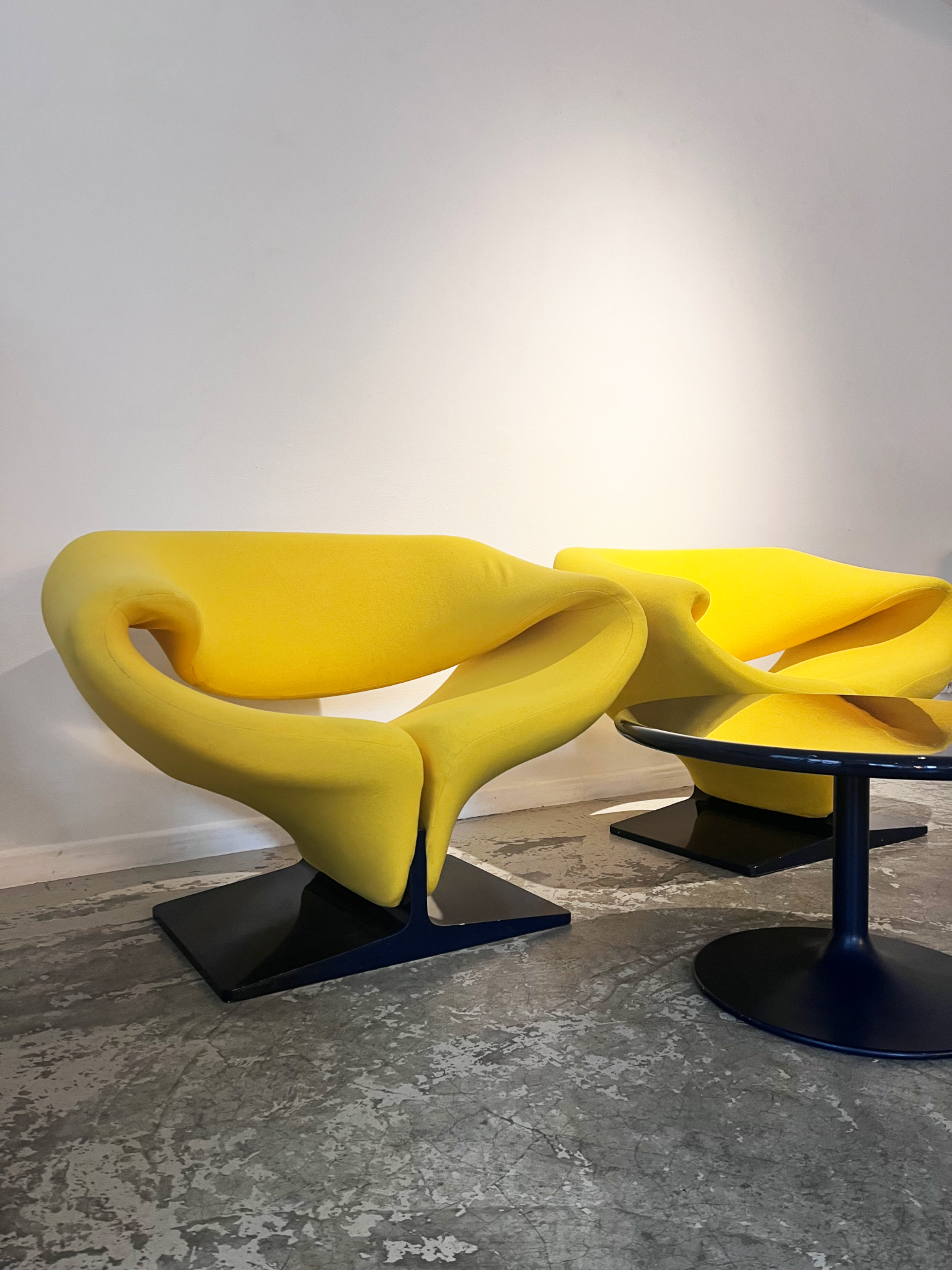 Set_of_2_Ribbon_Armchairs_by_Pierre_Paulin