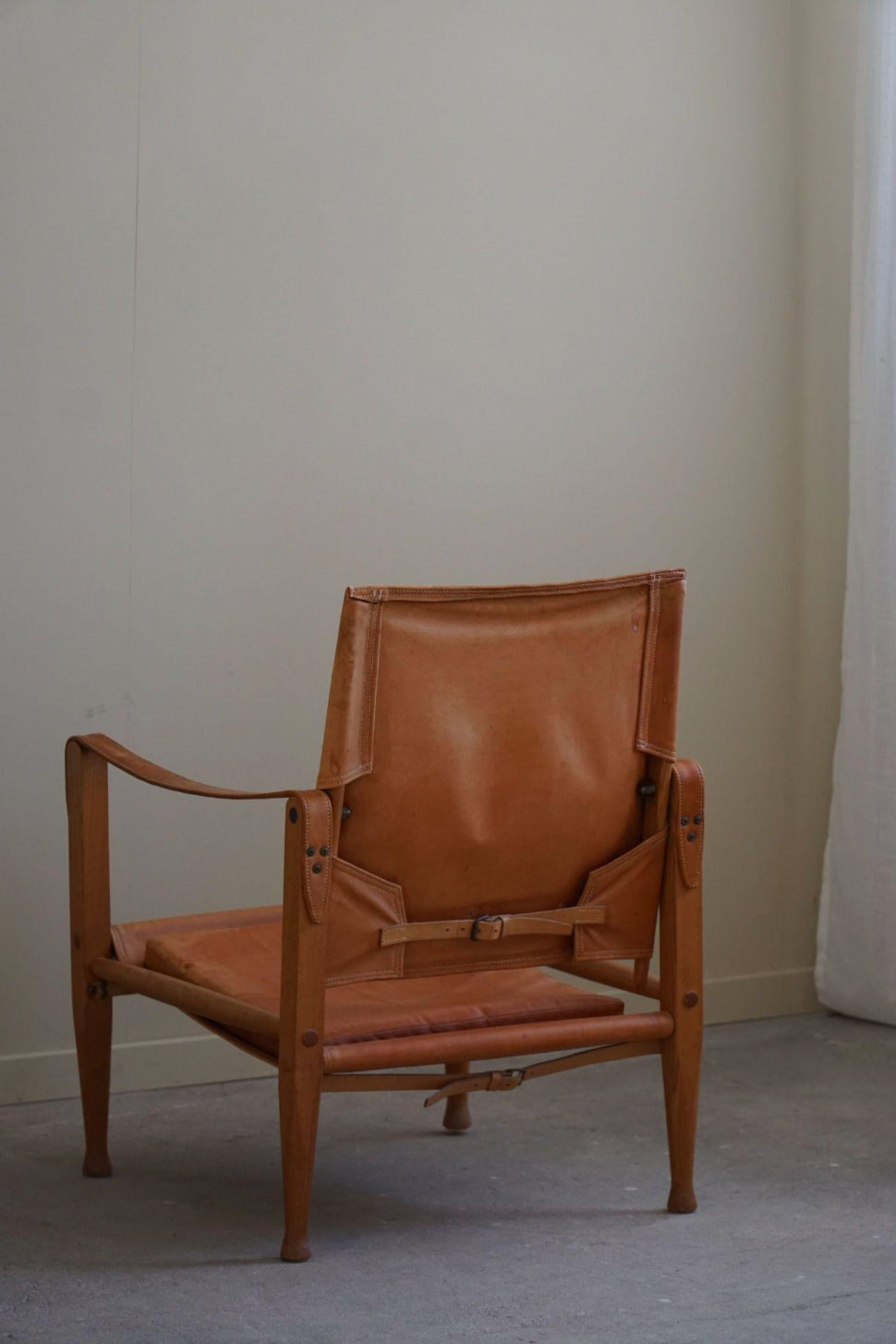 Set_of_2_Safari_Chairs_in_Ash_&_Leather,_Rud._Rasmussen,_Kaare_Klint,_1960s