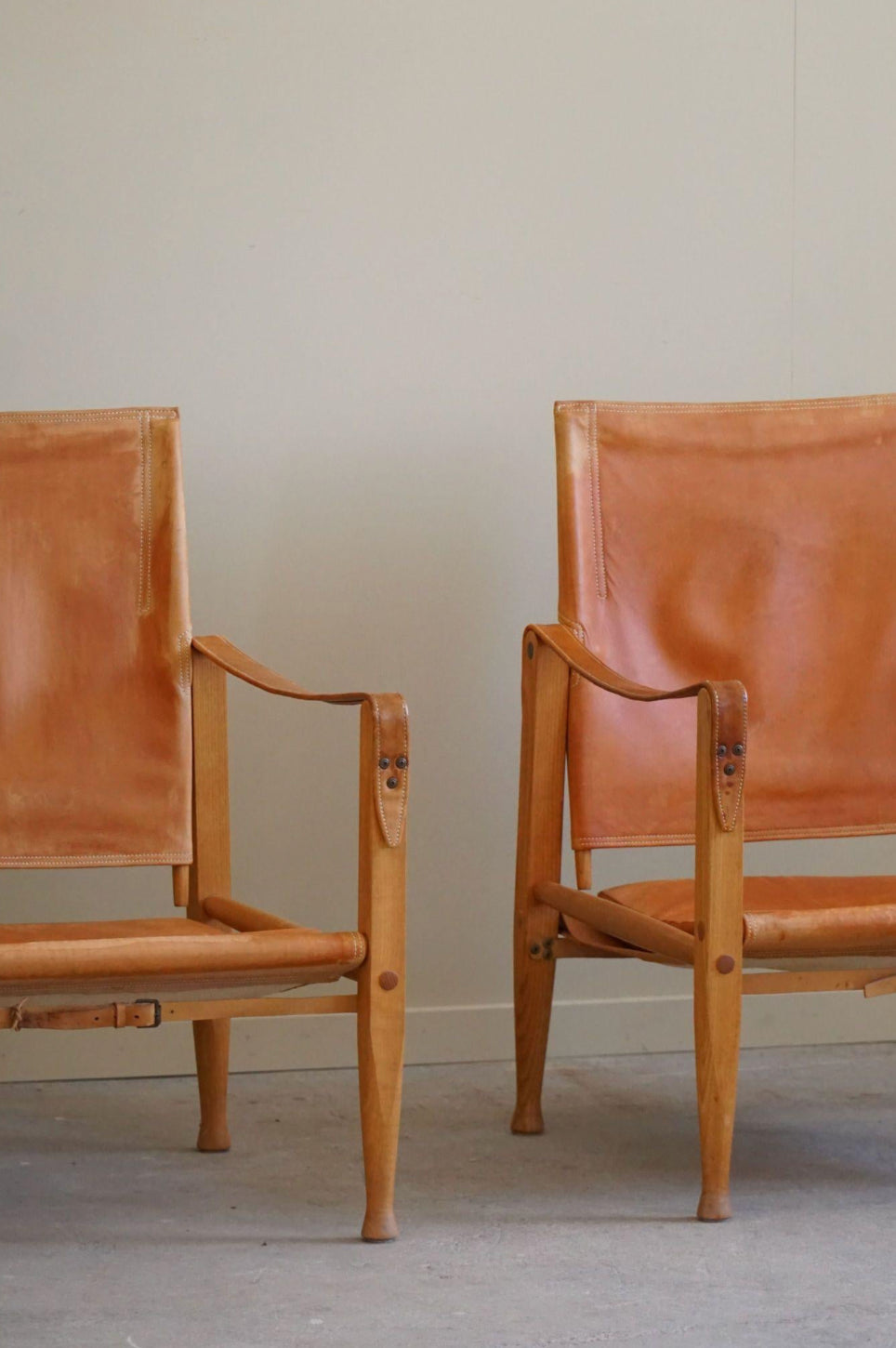 Set_of_2_Safari_Chairs_in_Ash_&_Leather,_Rud._Rasmussen,_Kaare_Klint,_1960s