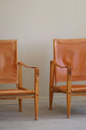 Set_of_2_Safari_Chairs_in_Ash_&_Leather,_Rud._Rasmussen,_Kaare_Klint,_1960s