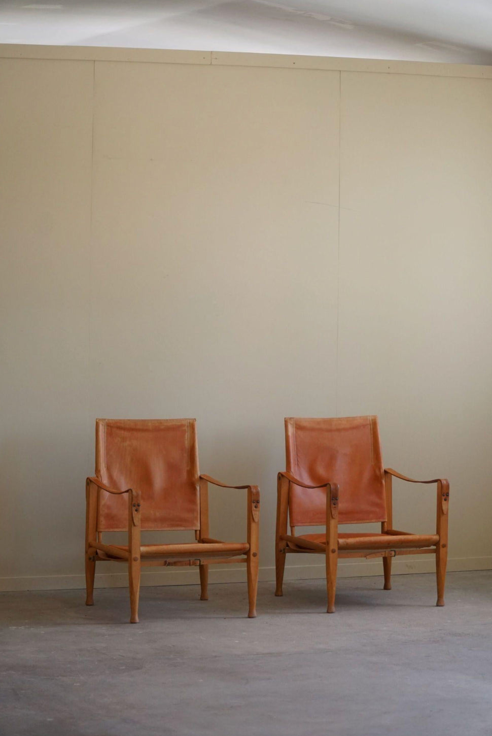 Set_of_2_Safari_Chairs_in_Ash_&_Leather,_Rud._Rasmussen,_Kaare_Klint,_1960s