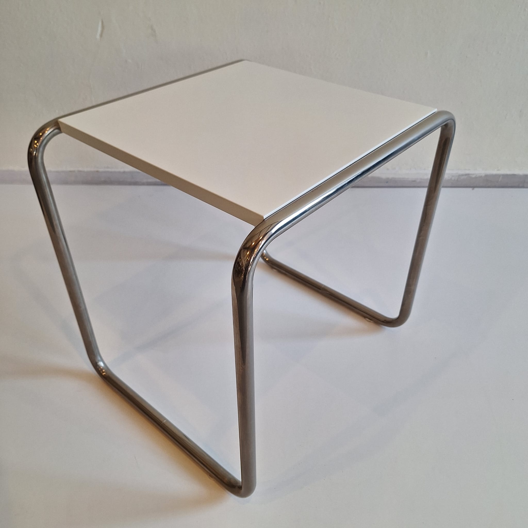 Tecta_B9_Bauhaus_Side_Tables,_Licensed_Bauhaus_Archive_Edition,_1980s