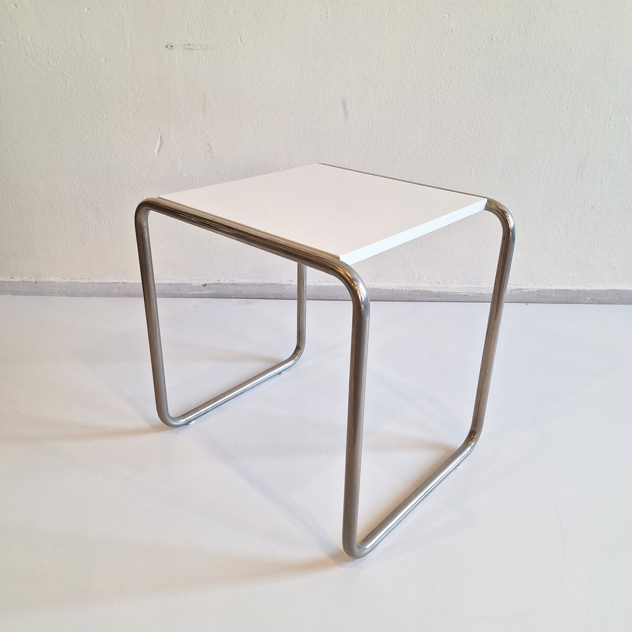 Tecta_B9_Bauhaus_Side_Tables,_Licensed_Bauhaus_Archive_Edition,_1980s