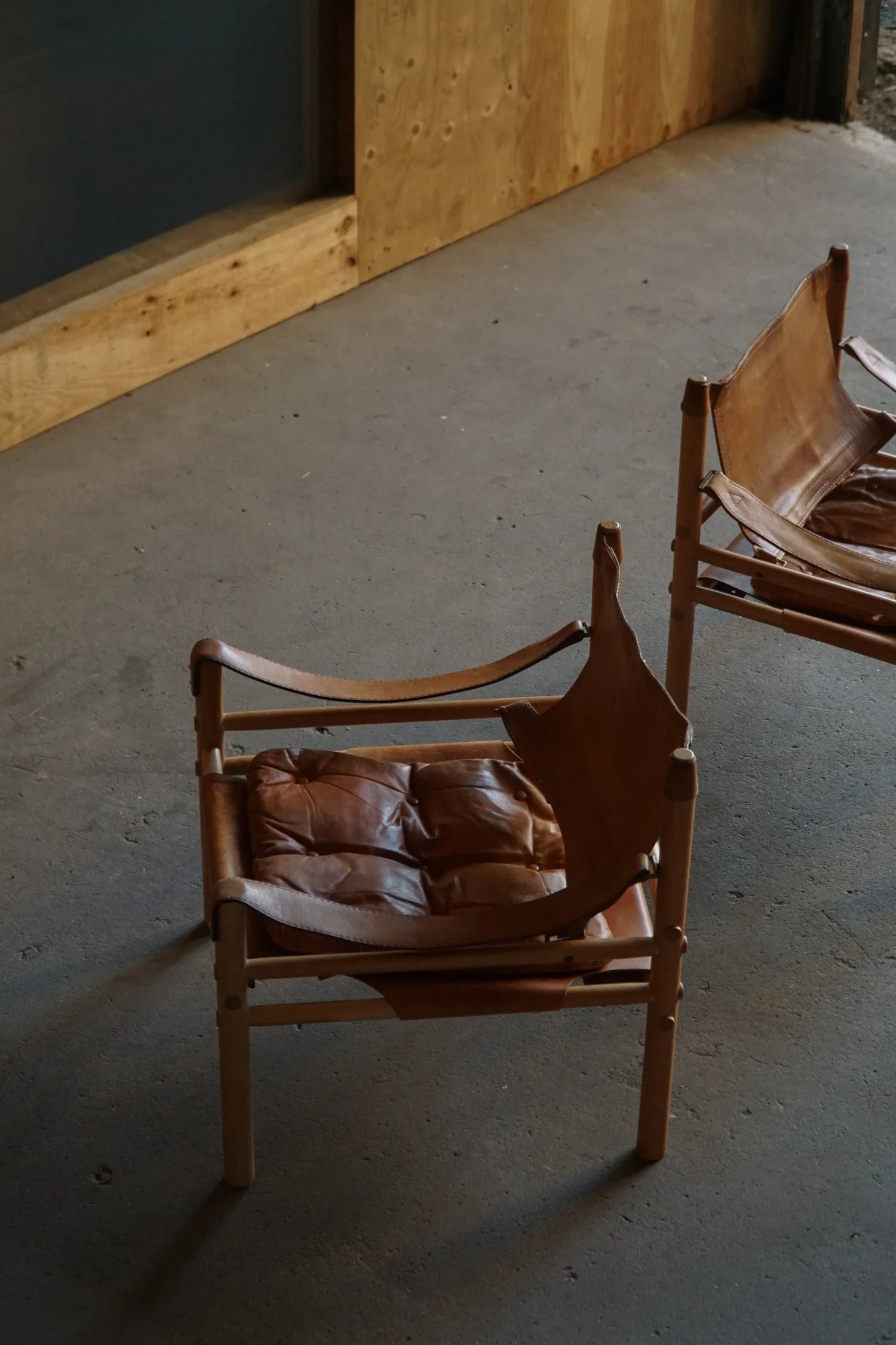 Set_of_2_Sirocco_Lounge_Chairs_by_Arne_Norell_in_Leather_and_Wood,_Sweden_1960s