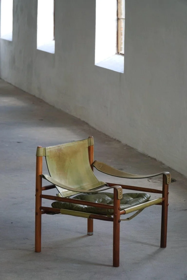 Set_of_2_Sirocco_Safari_Chairs_in_Rosewood_&_Green_Leather_by_Arne_Norell,_Ab_Aneby,_1960s