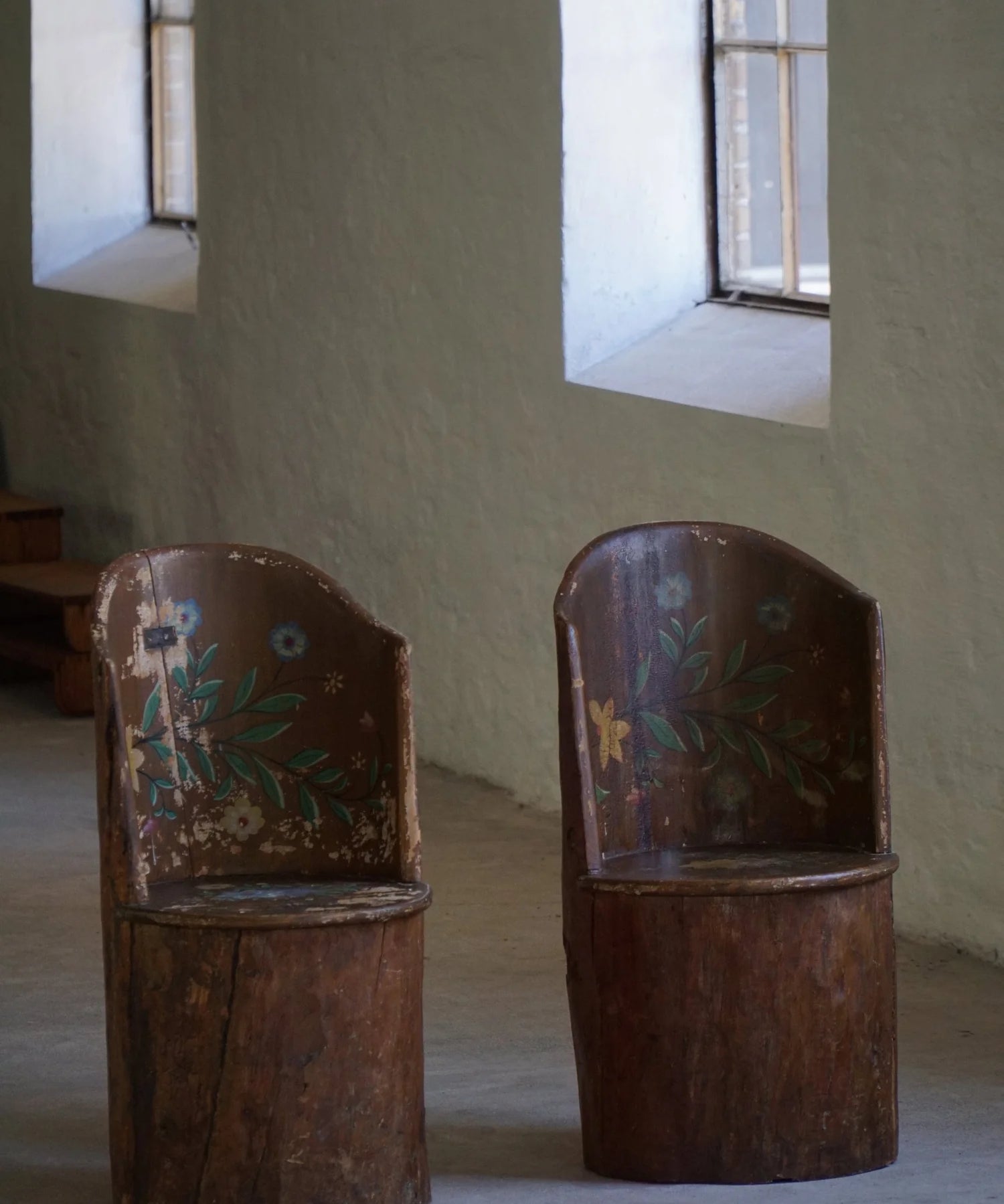 Set_of_2_Swedish_Folk_Art_Stump_Chairs_with_Hand_Painted_Floral_Motifs,_Late_19th_Century