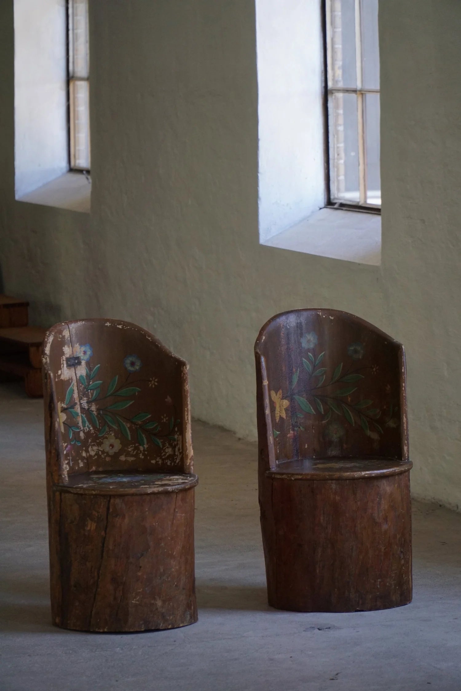 Set_of_2_Swedish_Folk_Art_Stump_Chairs_with_Hand_Painted_Floral_Motifs,_Late_19th_Century