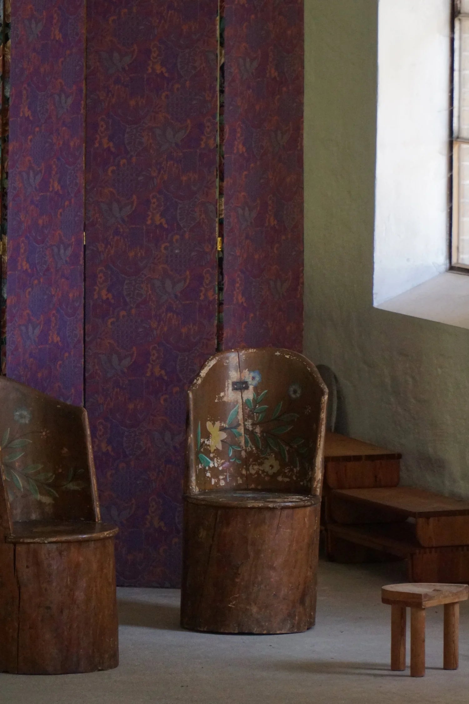 Set_of_2_Swedish_Folk_Art_Stump_Chairs_with_Hand_Painted_Floral_Motifs,_Late_19th_Century